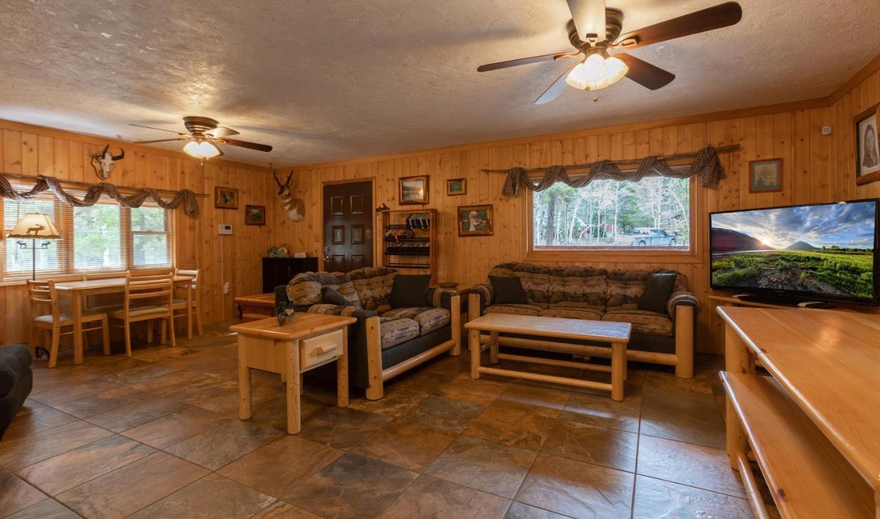 Remington Reload By Kabino Hot Tub Firepit Roku Big Yard Driveway Grill Wifi Trails Island Park Eksteriør billede